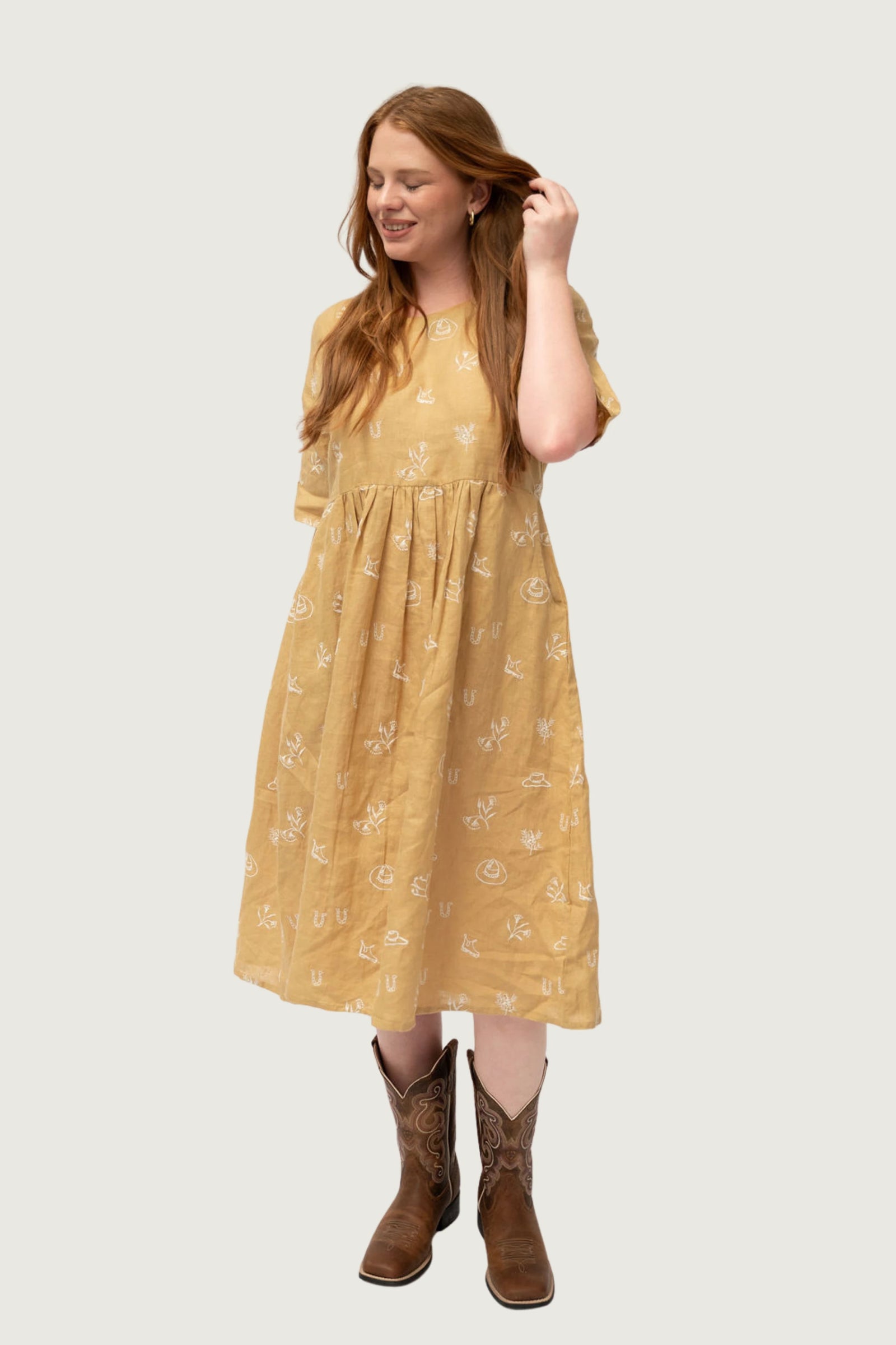 Ashleigh wearing Size Medium