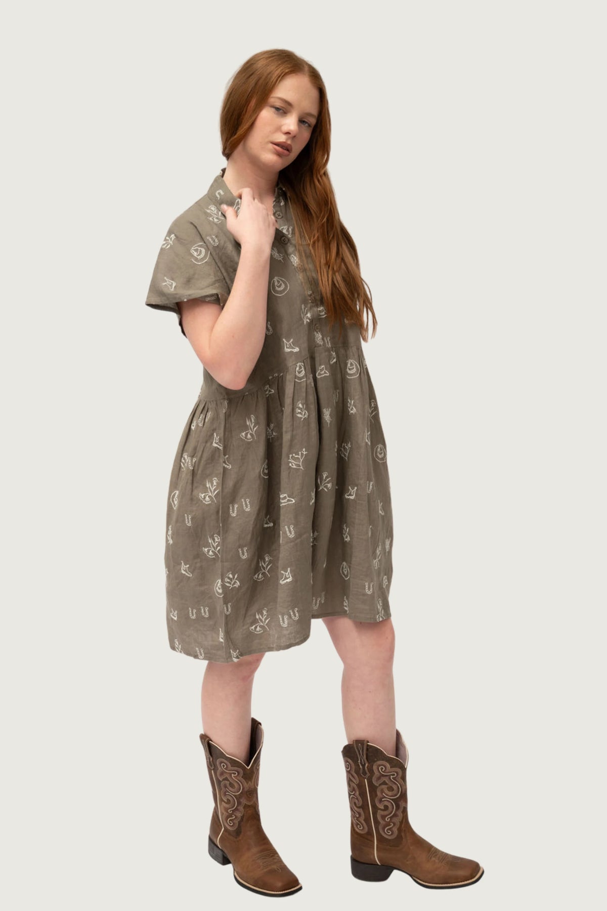 Ashleigh wearing Size M