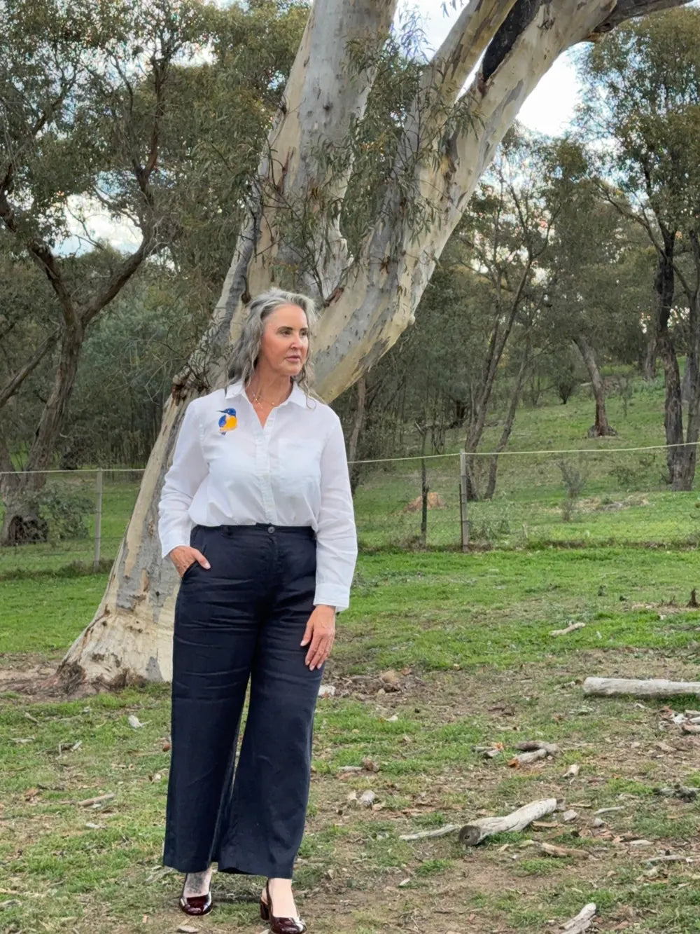 Sharon, 178cm, wearing size 16 Kingfisher Linen Shirt
